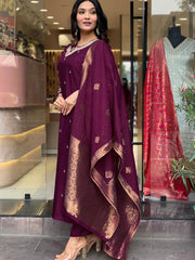 Zari Embroidered Kurta Set with Jacquard Dupatta AND Classic Indian a-line style.