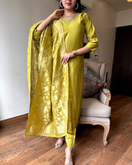 Women Embroidared Straight Kurta Suit Set