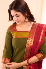 Women's Classic Ethnic Kurta Set with Gold Detailing