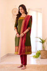 Women's Classic Ethnic Kurta Set with Gold Detailing
