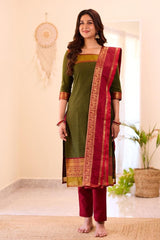 Women's Classic Ethnic Kurta Set with Gold Detailing
