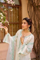 Ivory Garden β Embroidered Pastel Kurta Set