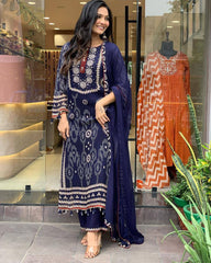 KURElegant Navy Blue Printed Kurta SetTA SET