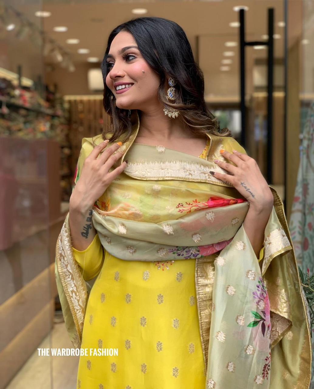 WOMEN'S EMBROIDERY TRENDING KURTA SUIT SET