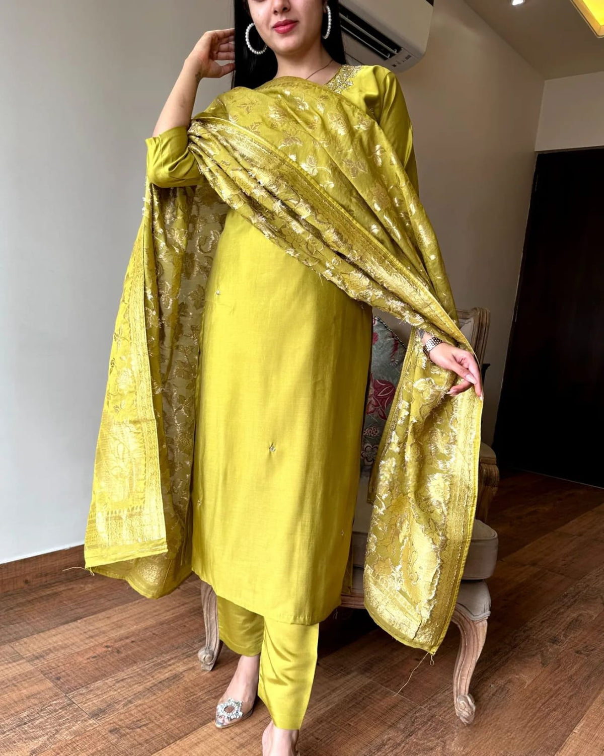 Women Embroidared Straight Kurta Suit Set