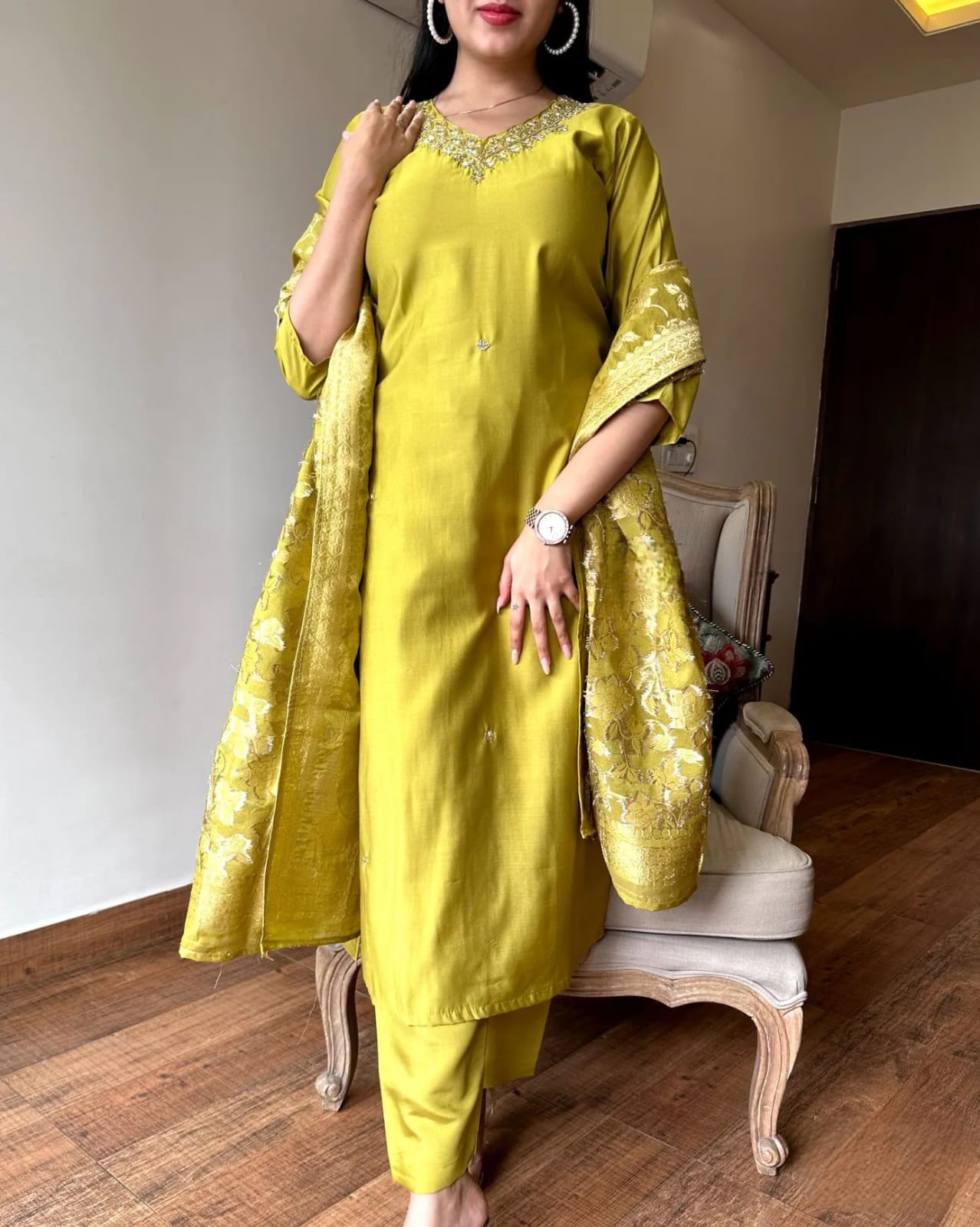 Women Embroidared Straight Kurta Suit Set