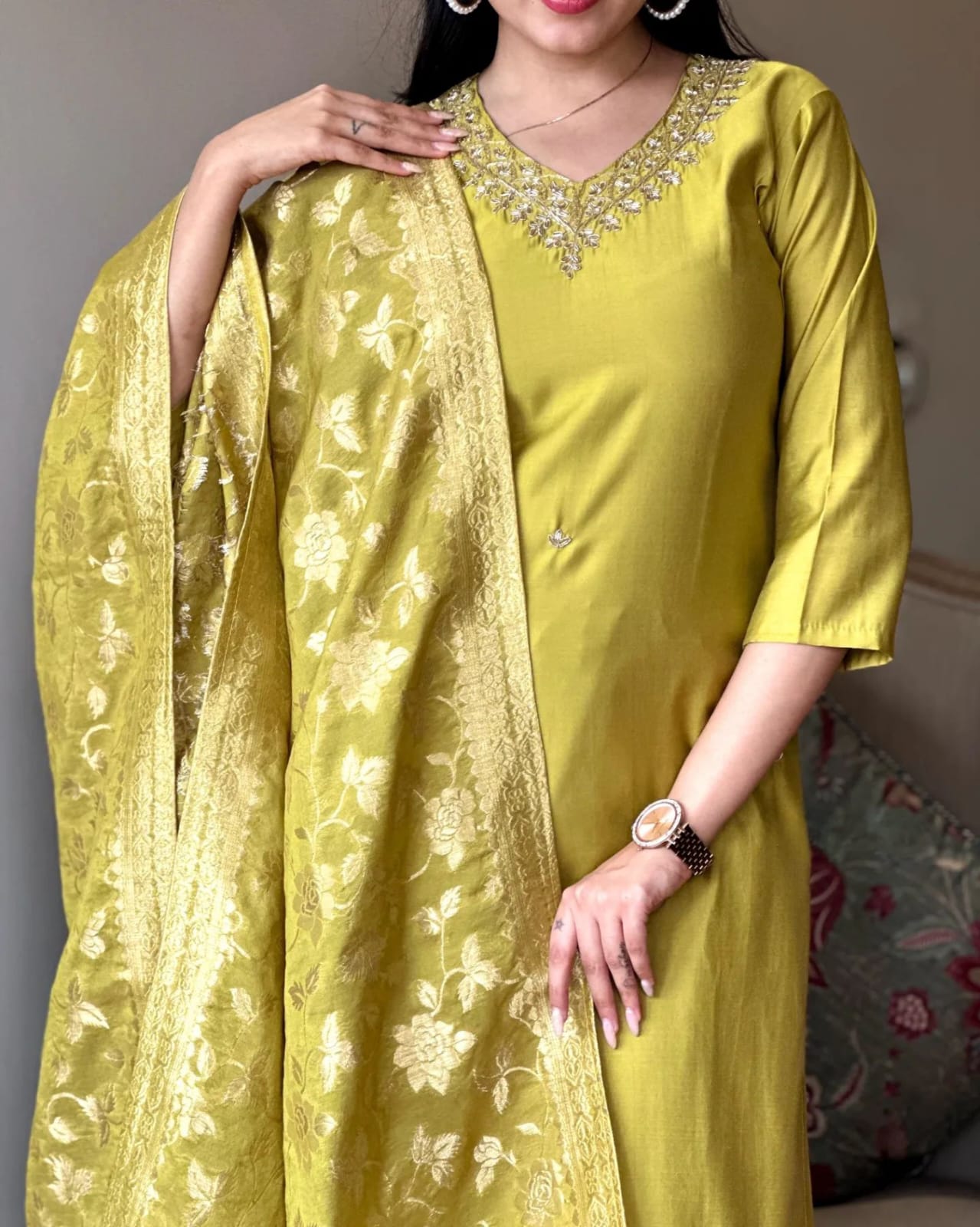 Women Embroidared Straight Kurta Suit Set