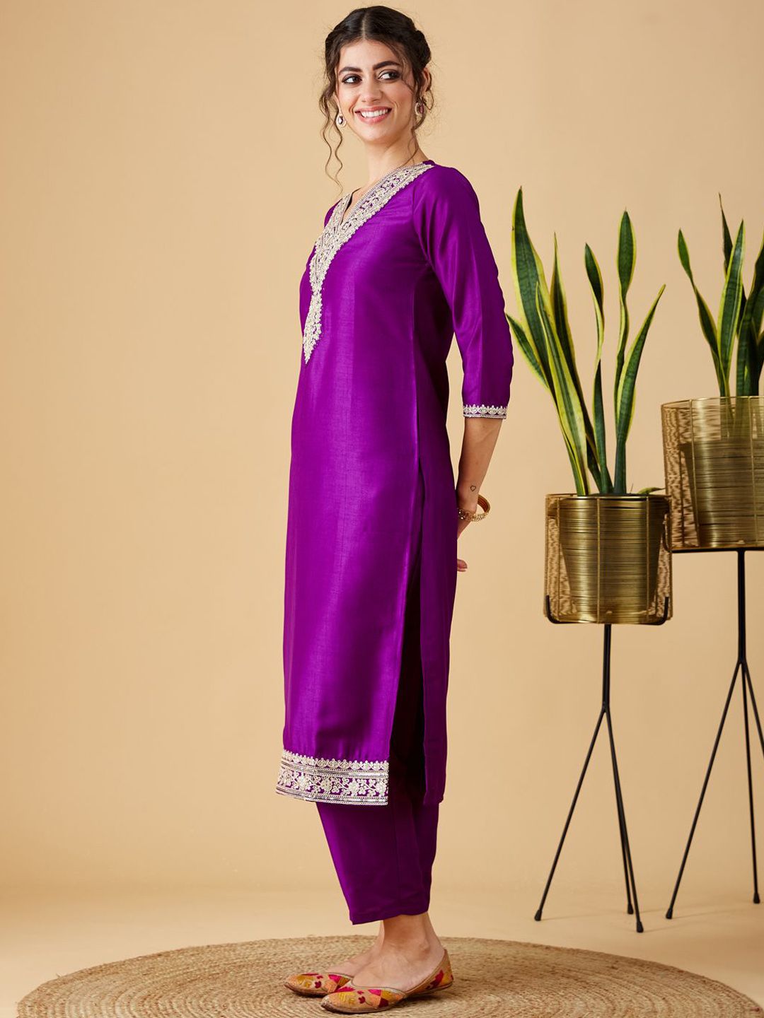 Women Embroidered Viscose Rayon Blend kurta set