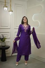 Women Floral Embroidered Regular Thread Work Kurta with Trousers & Dupatta