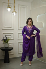 Women Floral Embroidered Regular Thread Work Kurta with Trousers & Dupatta