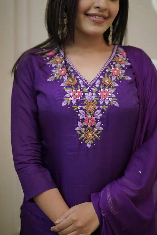 Women Floral Embroidered Regular Thread Work Kurta with Trousers & Dupatta
