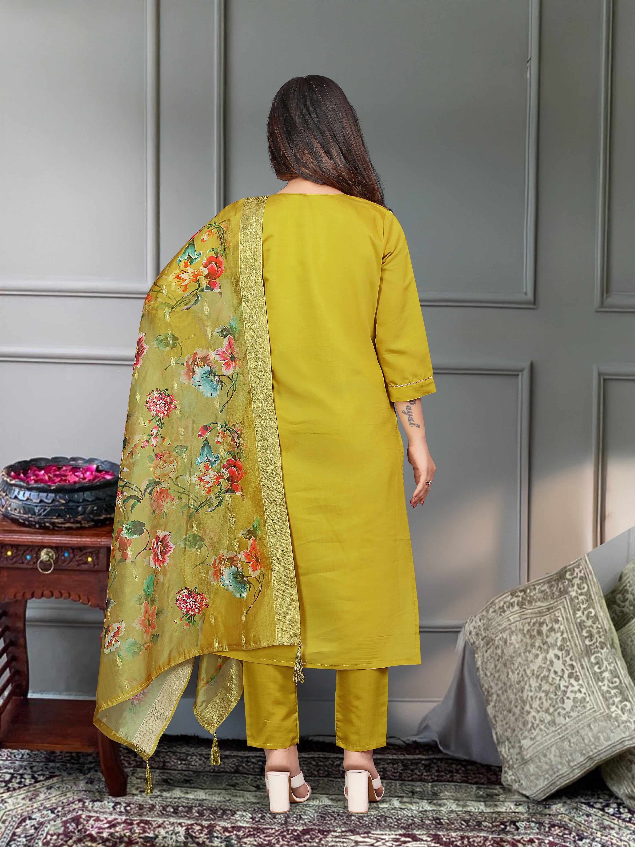 Women Embroidered Chanderi SILK kurta set with dupptta & bottom