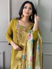 Women Embroidered Chanderi SILK kurta set with dupptta & bottom