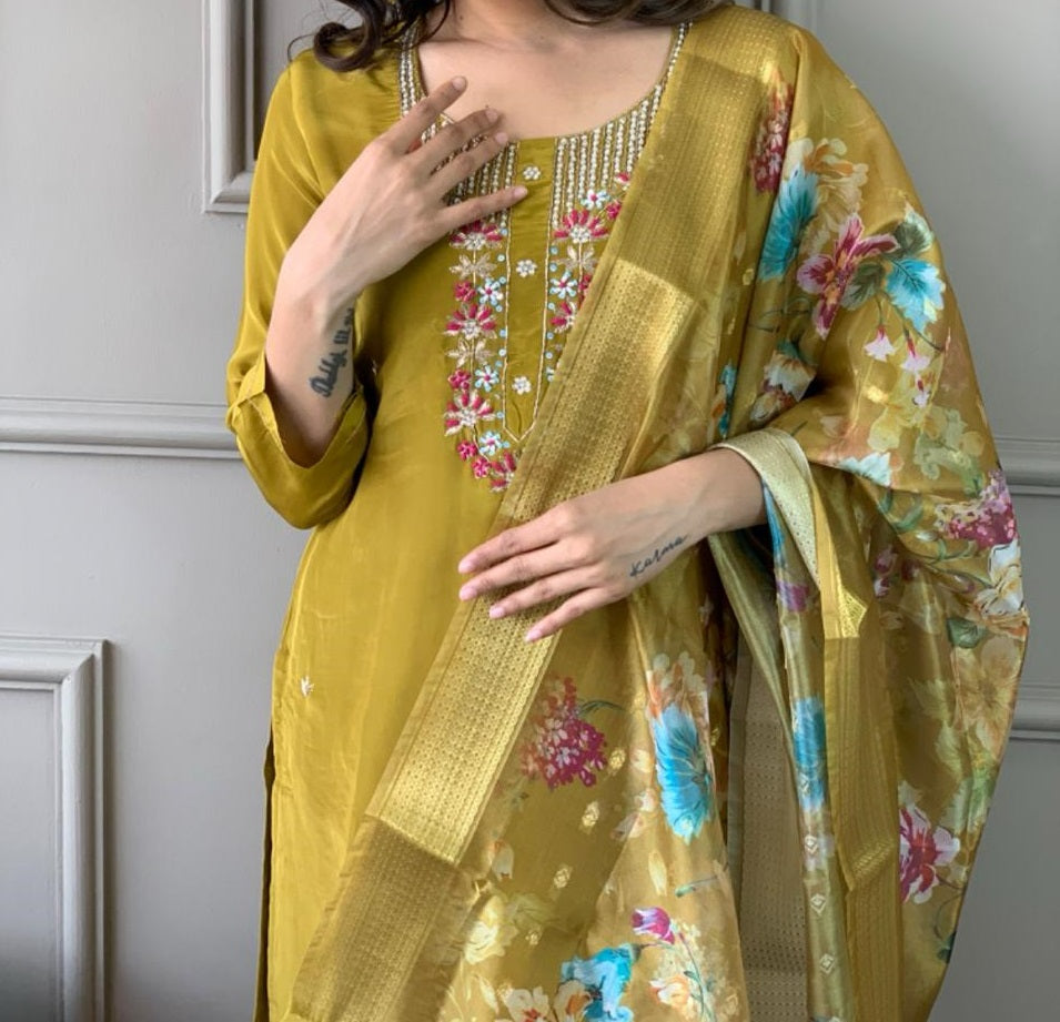 Women Embroidered Chanderi SILK kurta set with dupptta & bottom