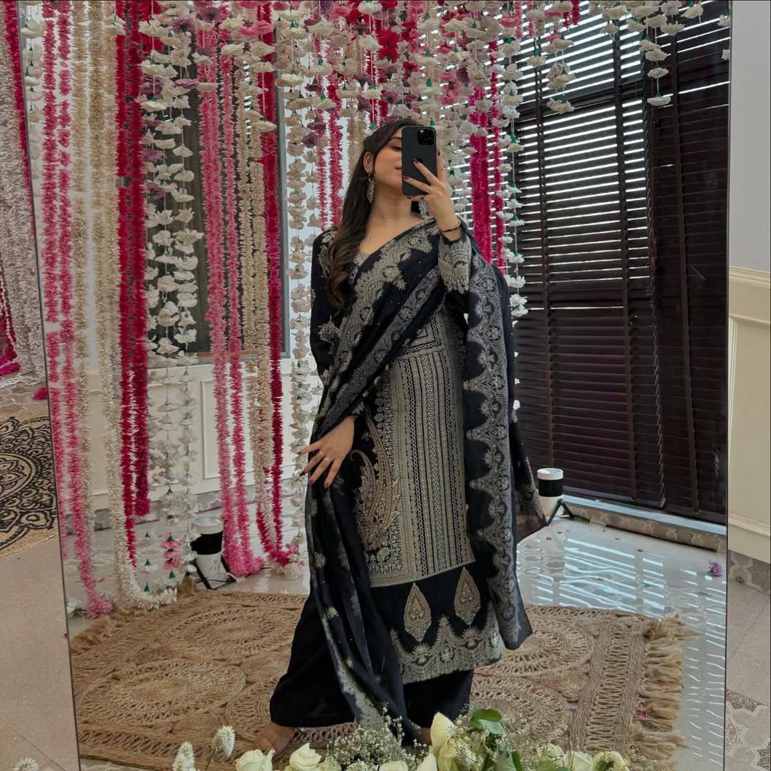 "Elegant Black Embroidered Lawn Suit – Festive Collection"