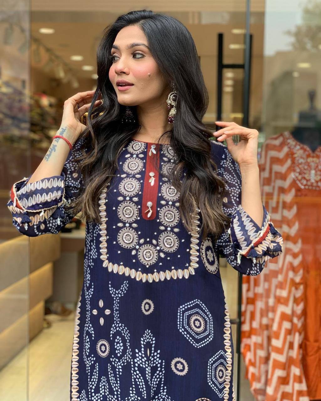 KURElegant Navy Blue Printed Kurta SetTA SET