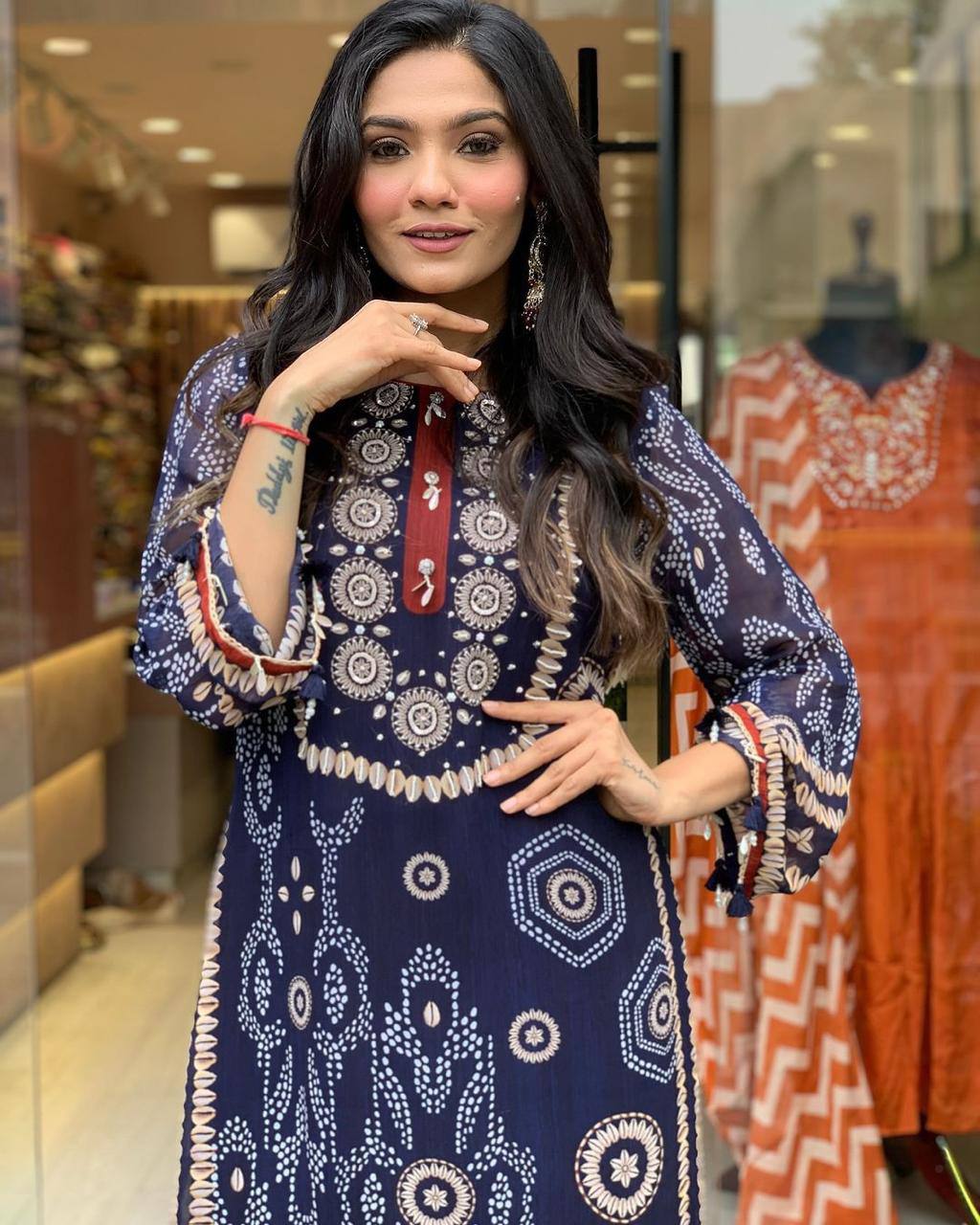 KURElegant Navy Blue Printed Kurta SetTA SET