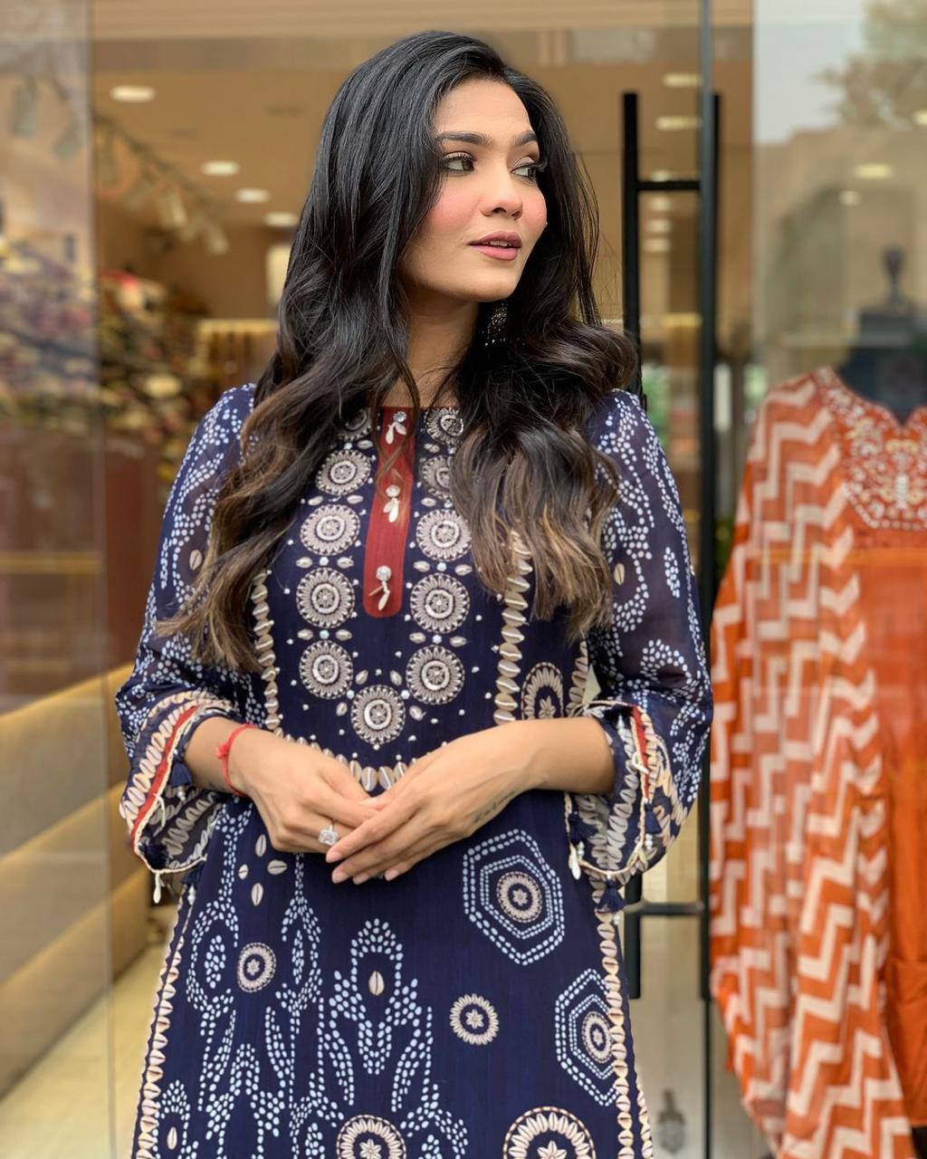KURElegant Navy Blue Printed Kurta SetTA SET