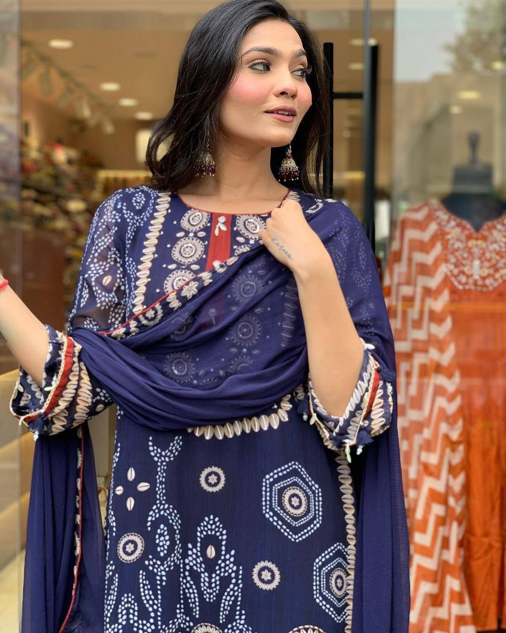 KURElegant Navy Blue Printed Kurta SetTA SET