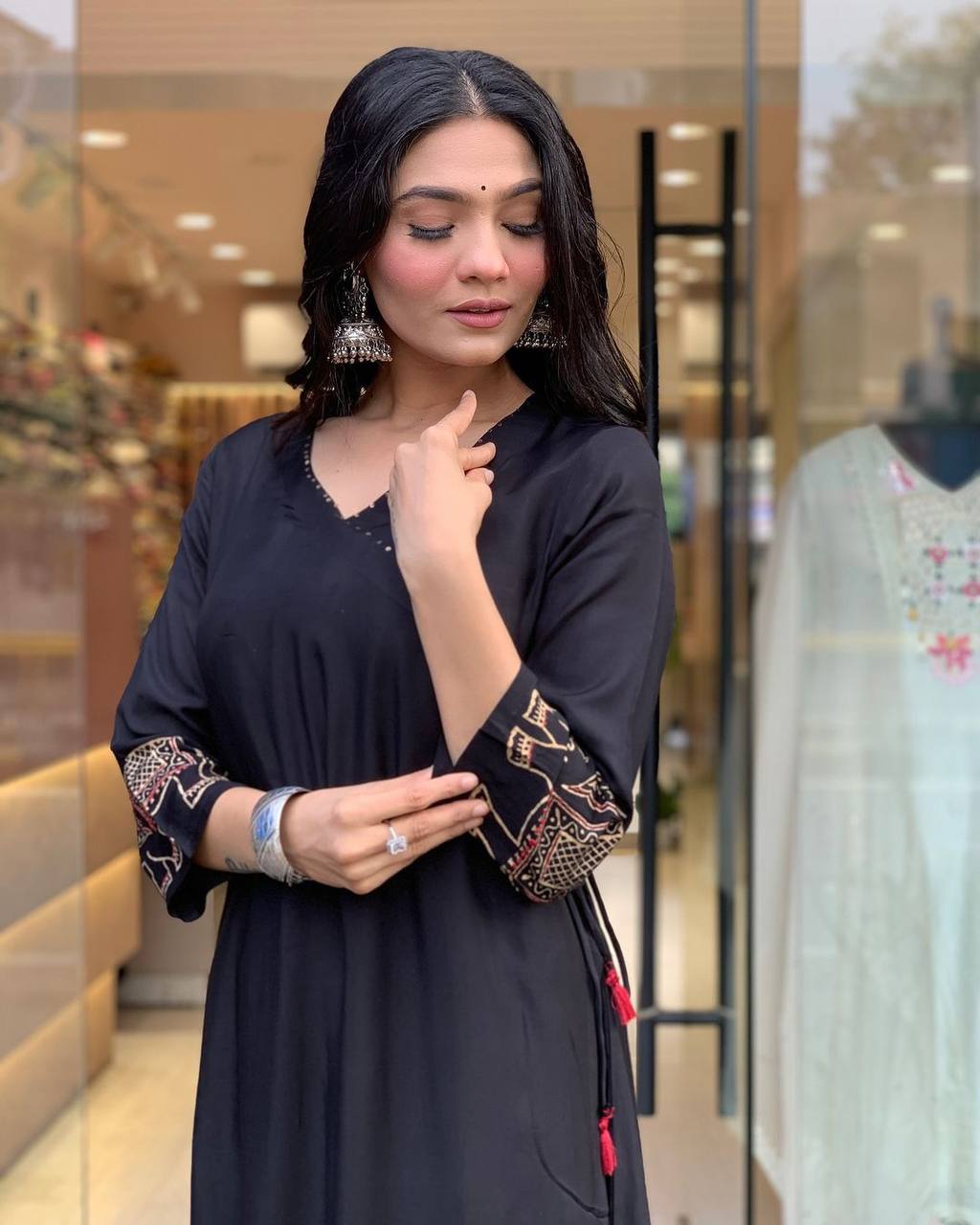 "Black Kurta Set with Embroidered Elephant Motifs – Chic Ethnic Statement"