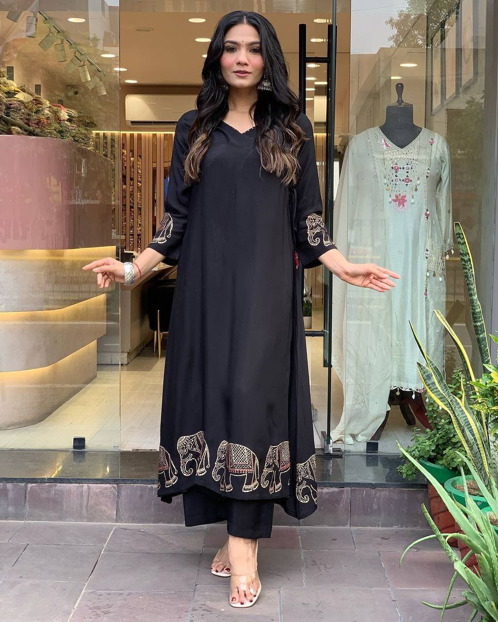 "Black Kurta Set with Embroidered Elephant Motifs – Chic Ethnic Statement"