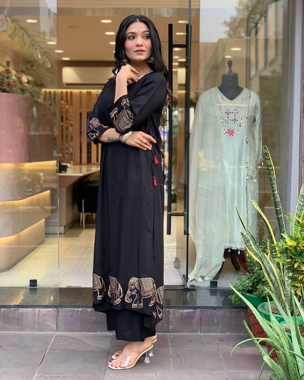 "Black Kurta Set with Embroidered Elephant Motifs – Chic Ethnic Statement"